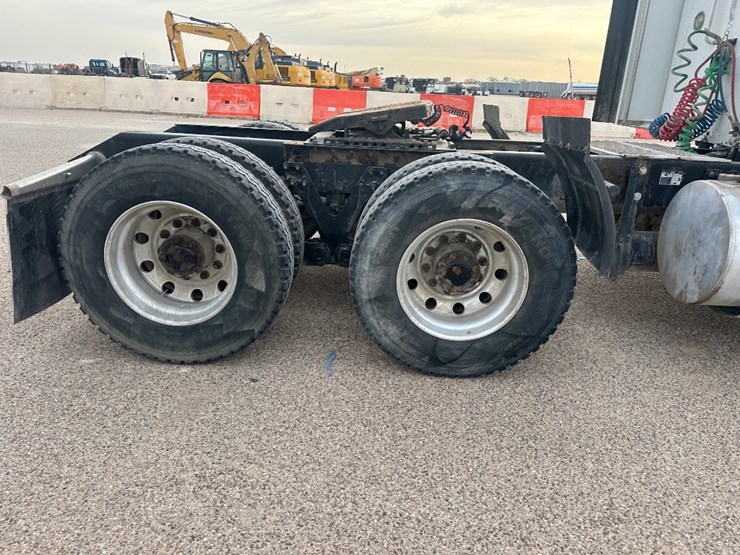 2013-kenworth-t660-image-4