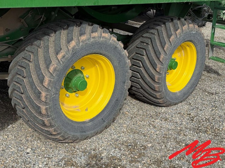 2023-john-deere-l341-image-16