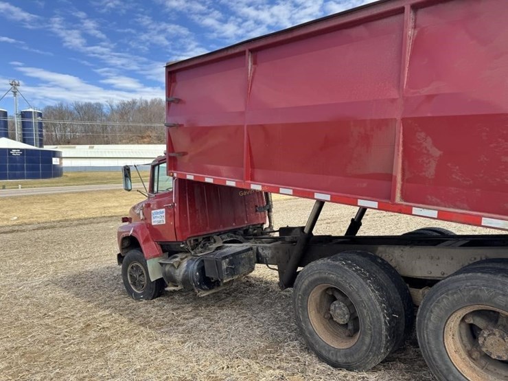 1980-ford-8000-image-15