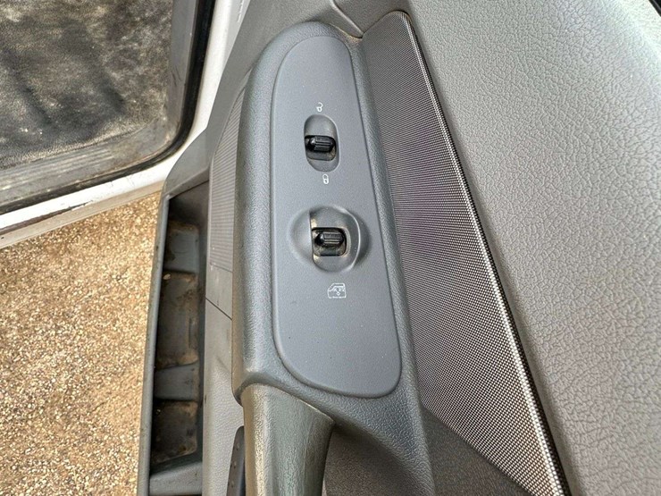 2010-dodge-ram-4500-image-34