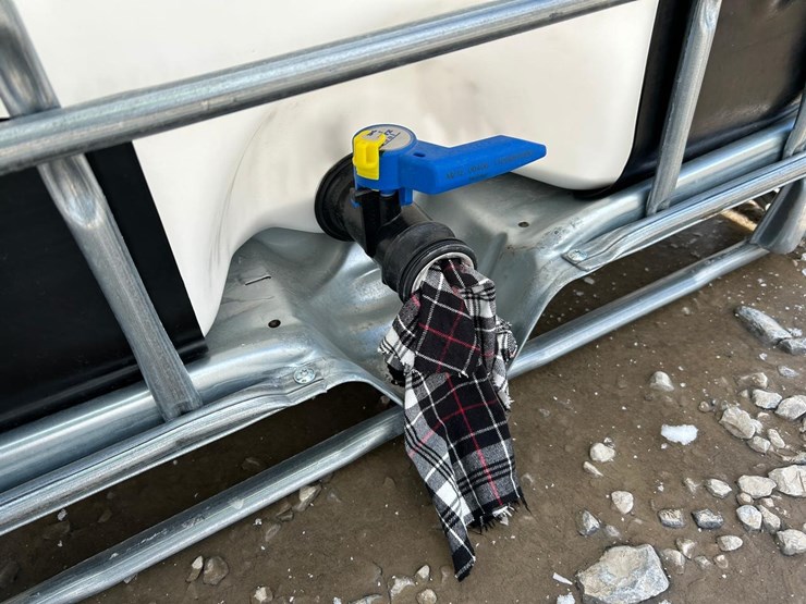 water-tank-tote-image-6