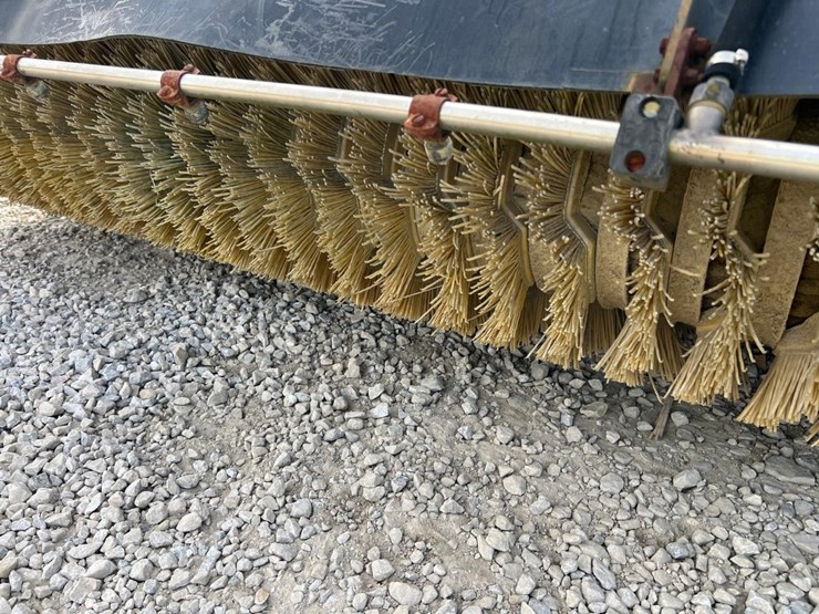 caterpillar-100-image-9