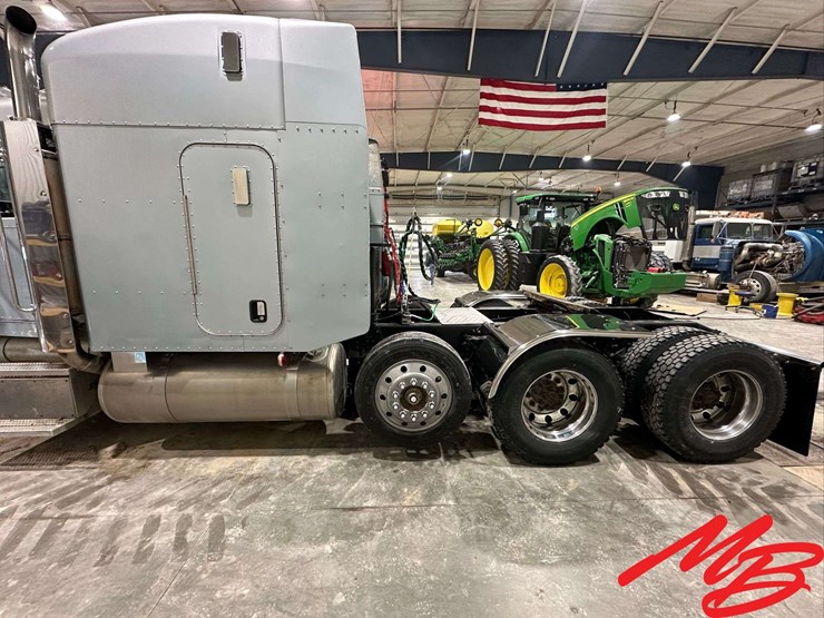 2007-peterbilt-379-image-25