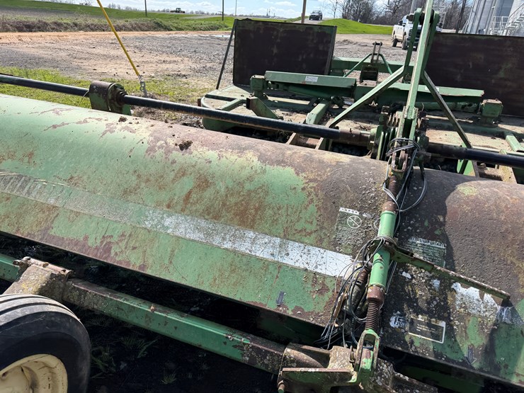 john-deere-220-image-18