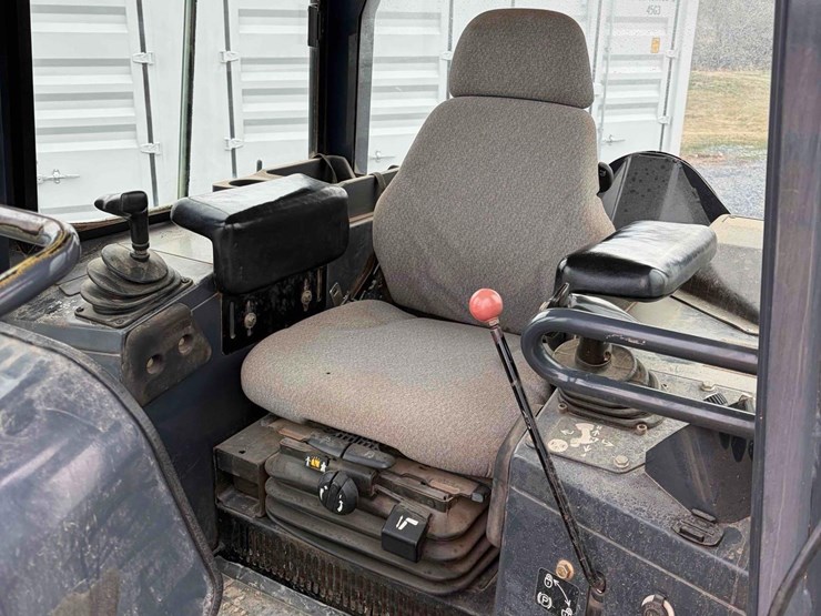 2005-deere-450j-lt-image-11