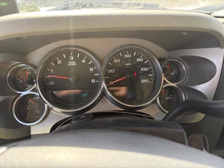 2010-chevrolet-silverado-2500-image-13