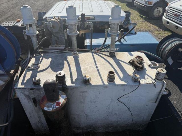 2011-ford-f550-image-22