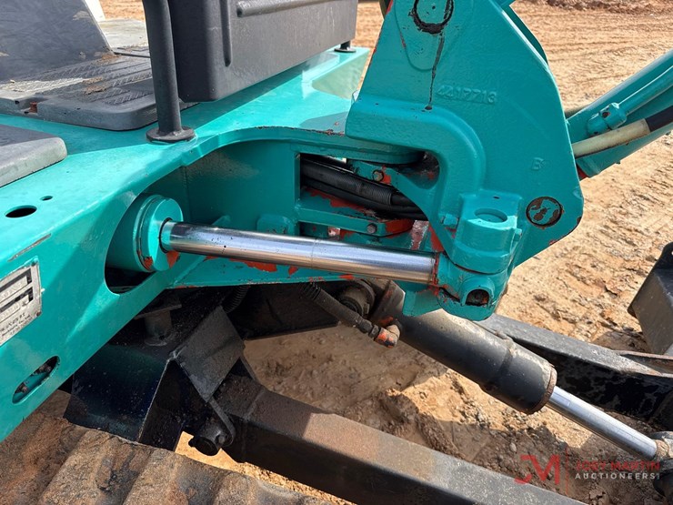 ihi-25gx2-mini-excavator-image-11