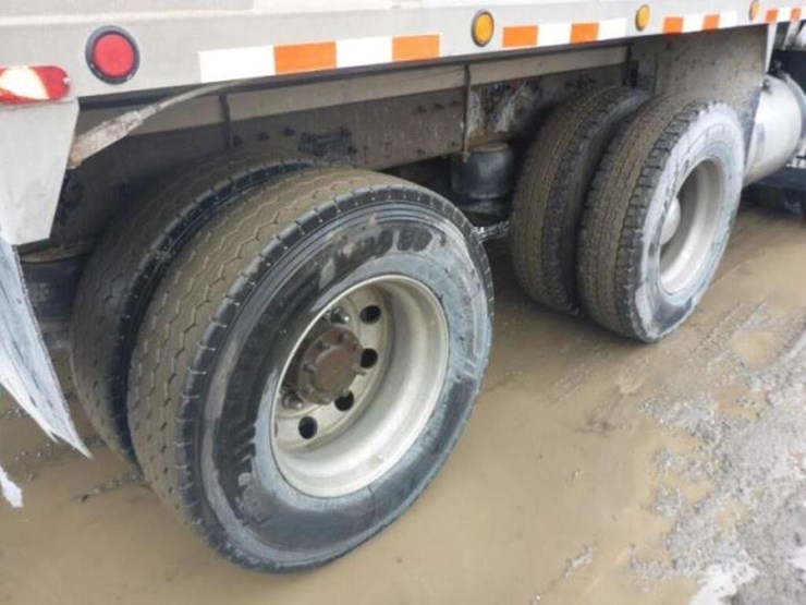 2015-peterbilt-367-image-39