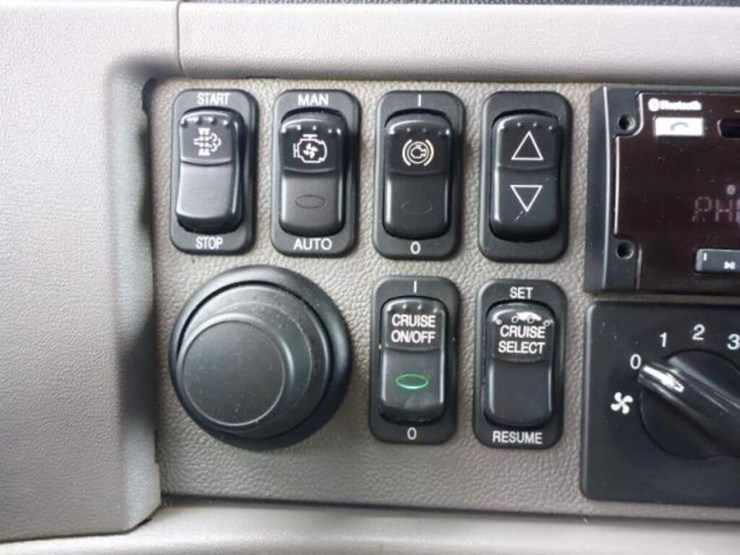 2015-peterbilt-367-image-14