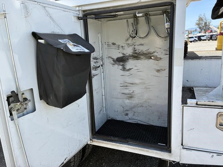 2015-ford-f550-xlt-image-17