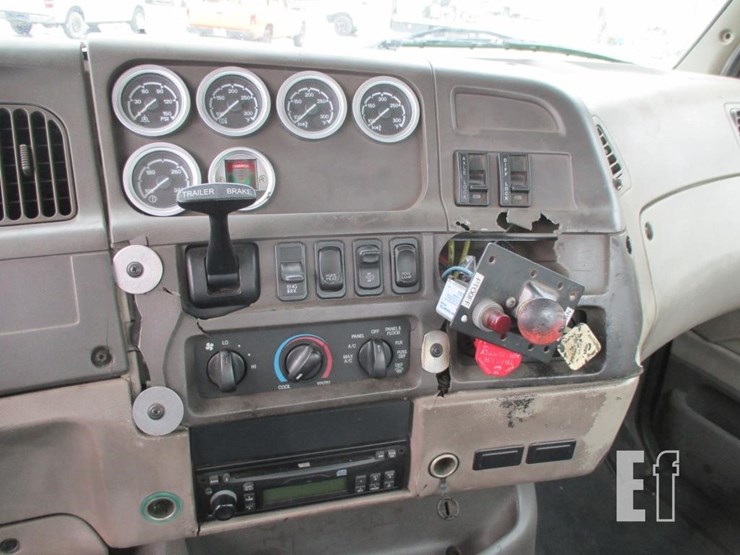 2008-sterling-l9500-image-10