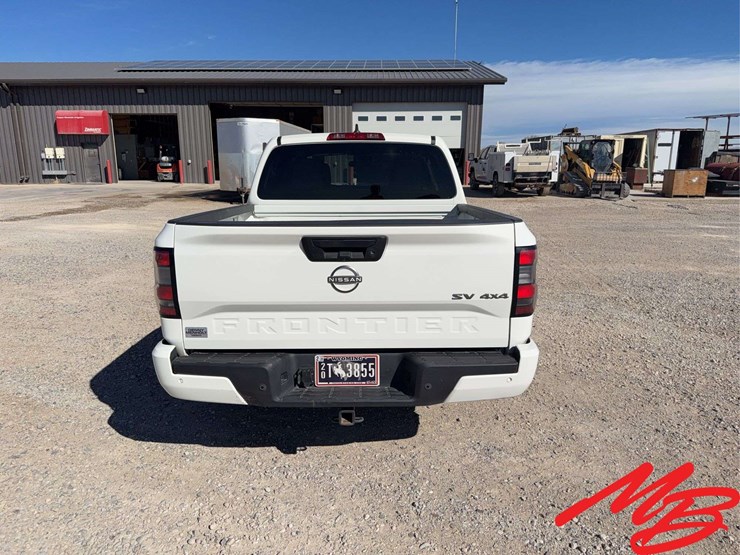 2022-nissan-frontier-sv-image-4