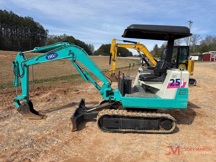 ihi-25gx2-mini-excavator-image-2