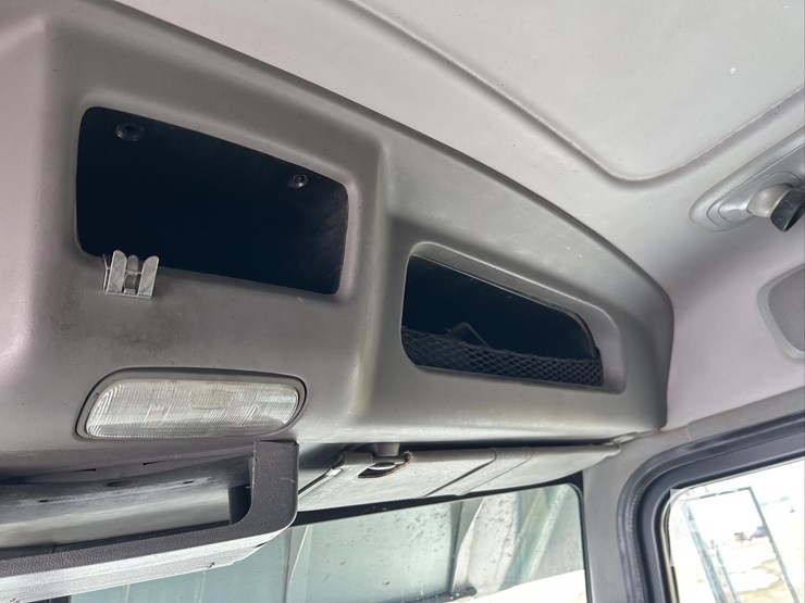 2012-peterbilt-386-image-23