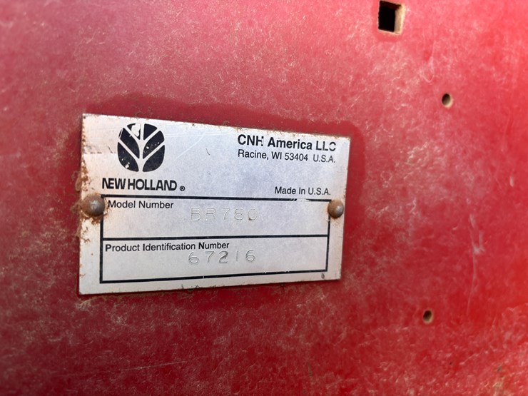 2005-new-holland-br780-image-9