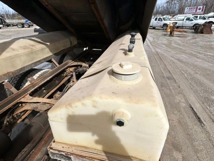 2013-freightliner-108sd-image-51