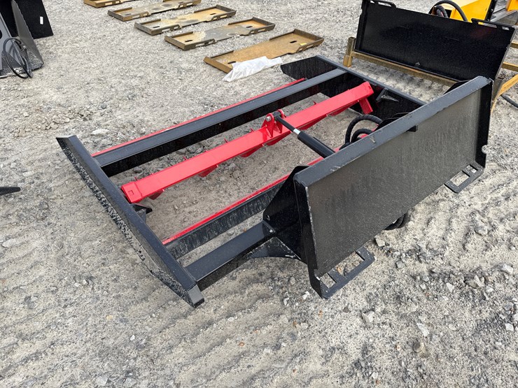 #2067-•-unused-giyi-fr70-70"-skid-steer-flat-ripper-pdstq260186-inv#-41972-image-1