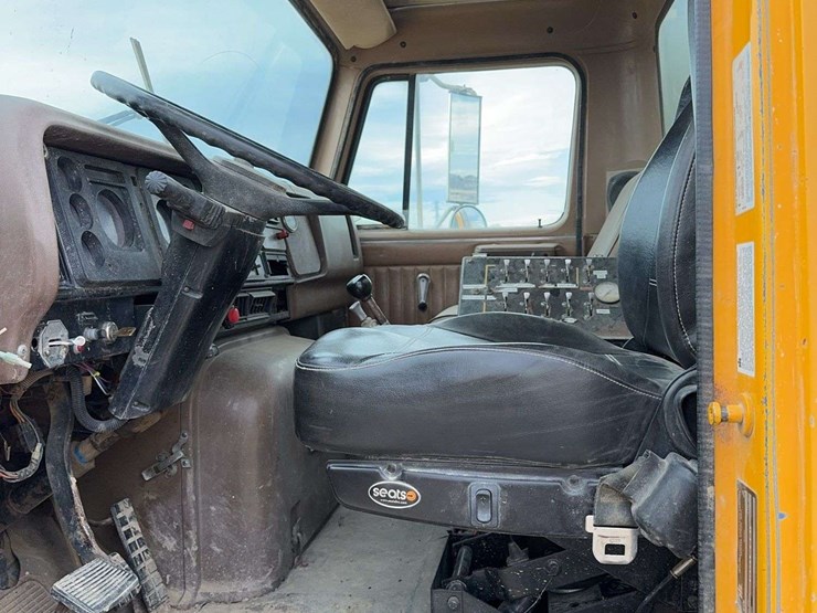 1985-international-s2500-image-29