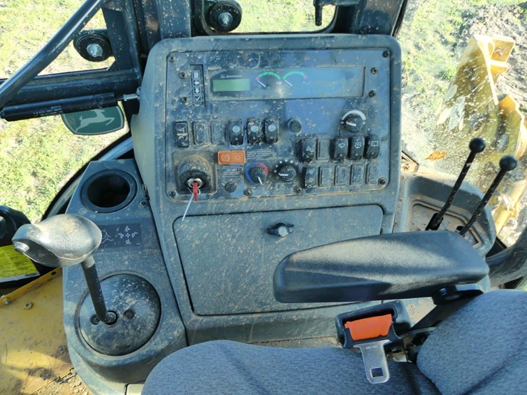2016-deere-310l-image-18