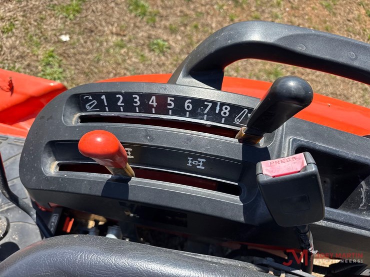 kubota-b2601-utility-tractor-image-22