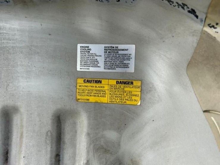 2015-isuzu-nrr-image-45