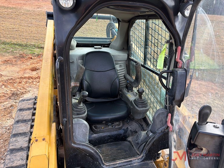 2015-caterpillar-299d-image-9