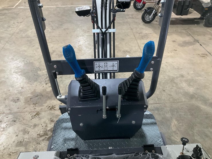 #1600-•-unused-2025-bttl12-excavator-image-22