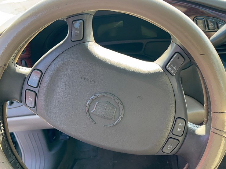 2004-cadillac-deville-sedan-image-19