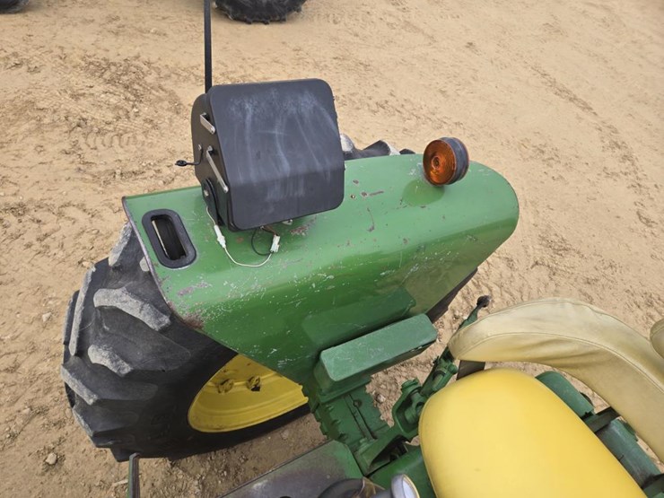 john-deere-3010-image-7