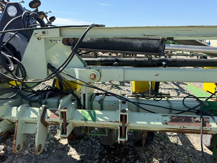 john-deere-12-image-29