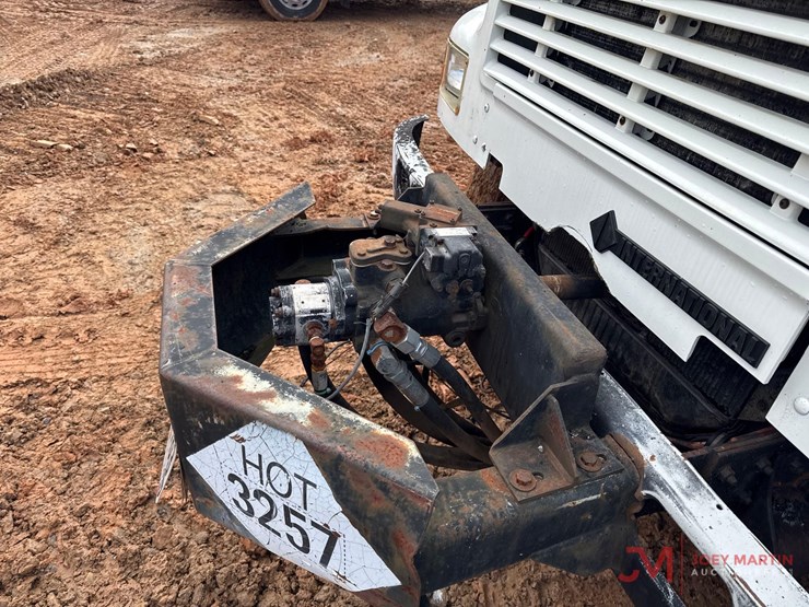 2000-international-4700-image-5