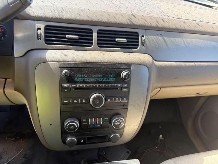 2013-chevrolet-tahoe-image-17