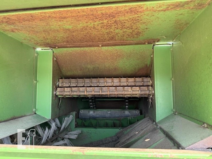 john-deere-300-image-6