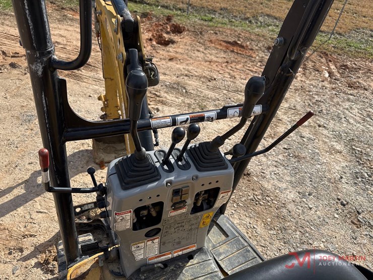 2019-caterpillar-300.9d-image-16