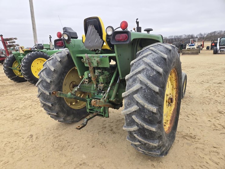 john-deere-4040-image-17