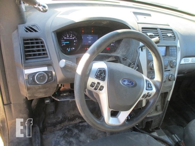 2015-ford-explorer-image-12