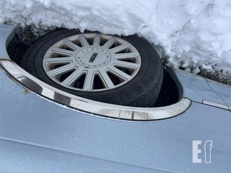 2005-lincoln-towncar-image-19