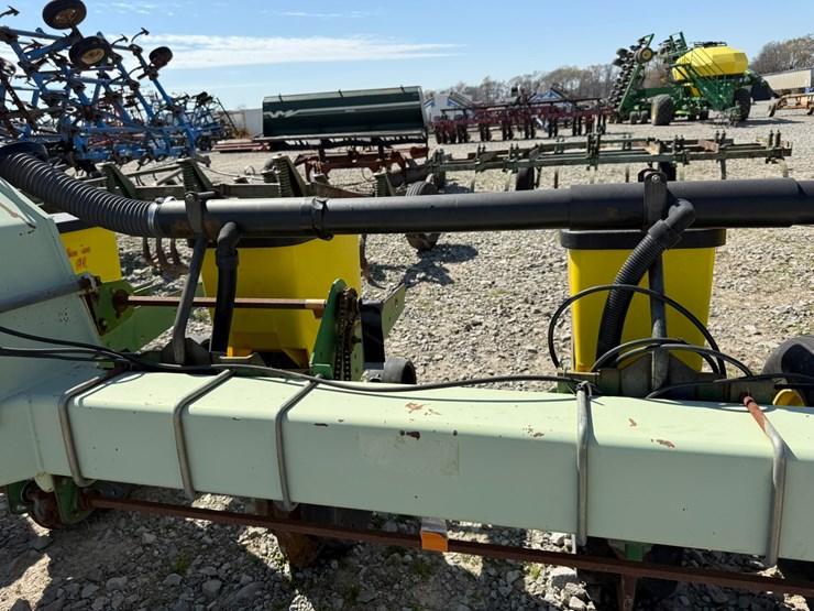 john-deere-12-image-25