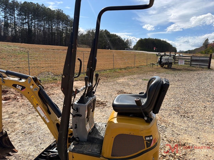 2018-caterpillar-300.9d-image-14