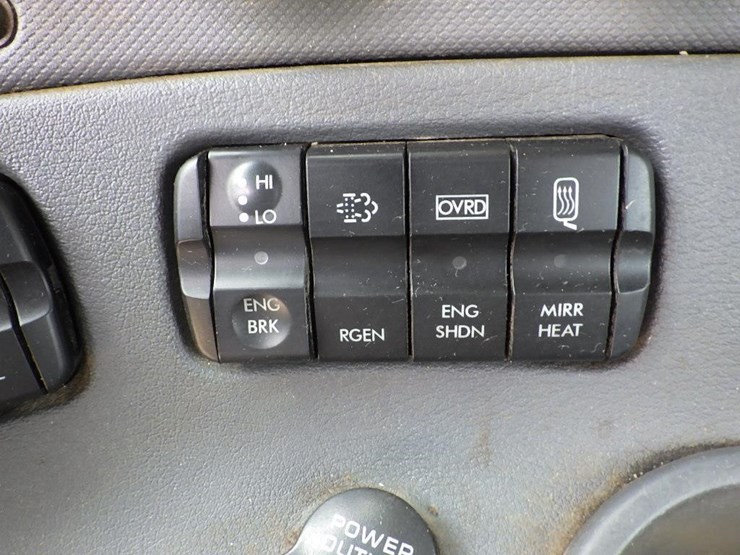 2016-freightliner-cascadia-125-image-39