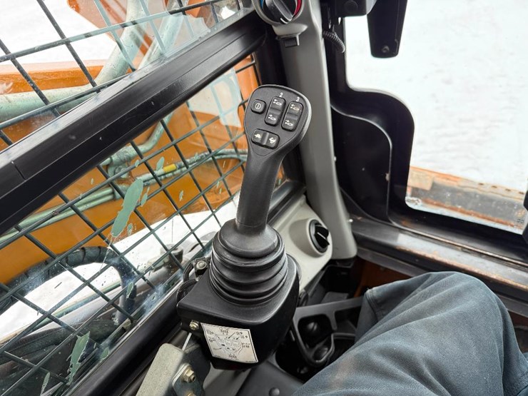 case-tv450b-image-35