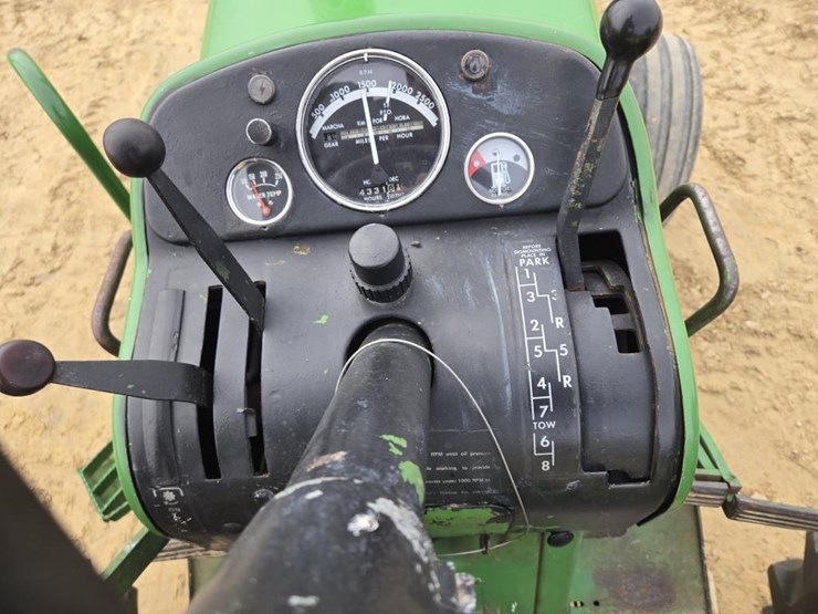 john-deere-3010-image-9