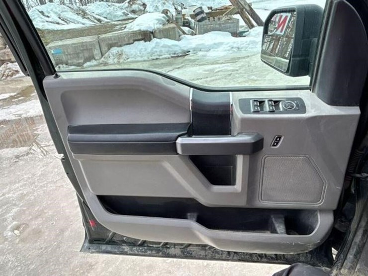 2016-ford-f150-xlt-image-19