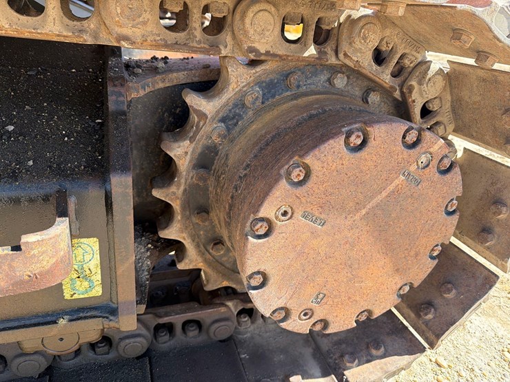 2020-hitachi-zx135us-6-image-22