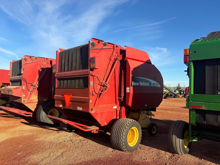 2005-new-holland-br780-image-2