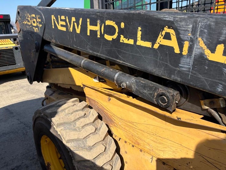 new-holland-lx865-image-16