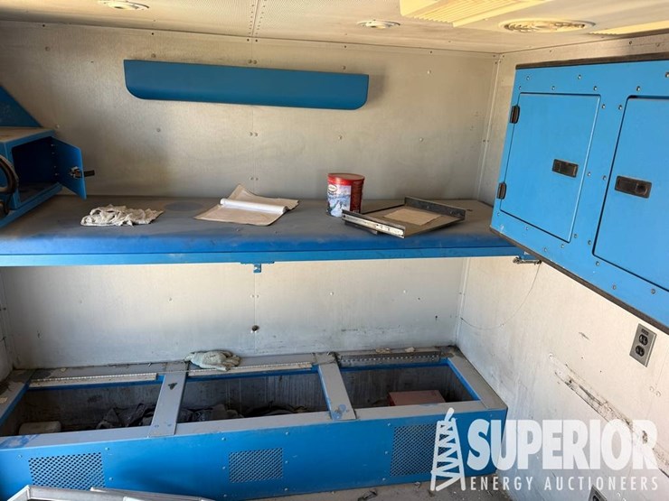 2006-peterbilt-335-image-11