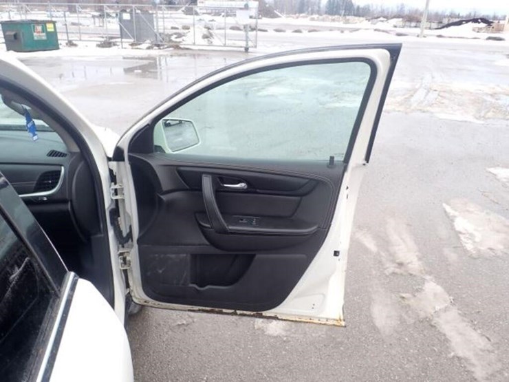 2015-chevrolet-traverse-image-38