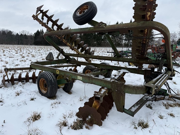 john-deere-220-image-4